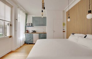 1 chambre, fer et planche à repasser, lit de bébé portatif, Wi-Fi