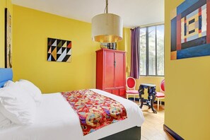 4 bedrooms, iron/ironing board, travel crib, WiFi - A Colorful 3BR/2BA House w/terrace in Montparnasse (Paris)
