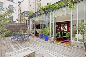 Outdoor dining - A Colorful 3BR/2BA House w/terrace in Montparnasse (Paris)