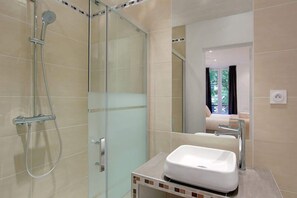Shower, hair dryer - A Chic 2-BR in the Champs Elysées (Paris)