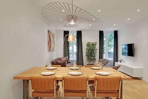 Dining - A Chic 2-BR in the Champs Elysées (Paris)