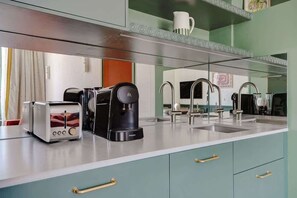 Fridge, microwave, oven, stovetop - A Majestic 2-BR/2Ba w/ Services in Opera-St-Lazare (Paris)