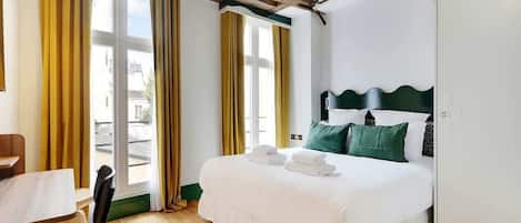 Iron/ironing board, travel crib, WiFi, bed sheets