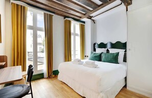 Iron/ironing board, travel cot, WiFi, bed sheets - A Design 2-Br 2-BA with Services in Saint-Germain (Paris)