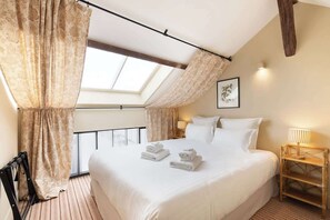 2 bedrooms, iron/ironing board, travel crib, WiFi - A Charming 2-BR/2Ba in Saint Germain (Paris)
