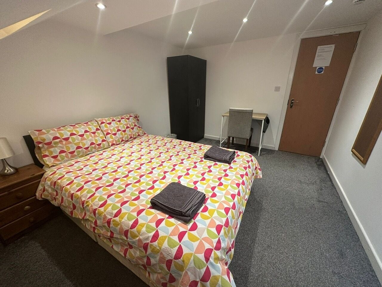 Kamar Double Klasik, 1 Tempat Tidur Double, kamar mandi pribadi | Busa memori, meja kerja, ruang kerja ramah laptop, dan Wi-Fi gratis
