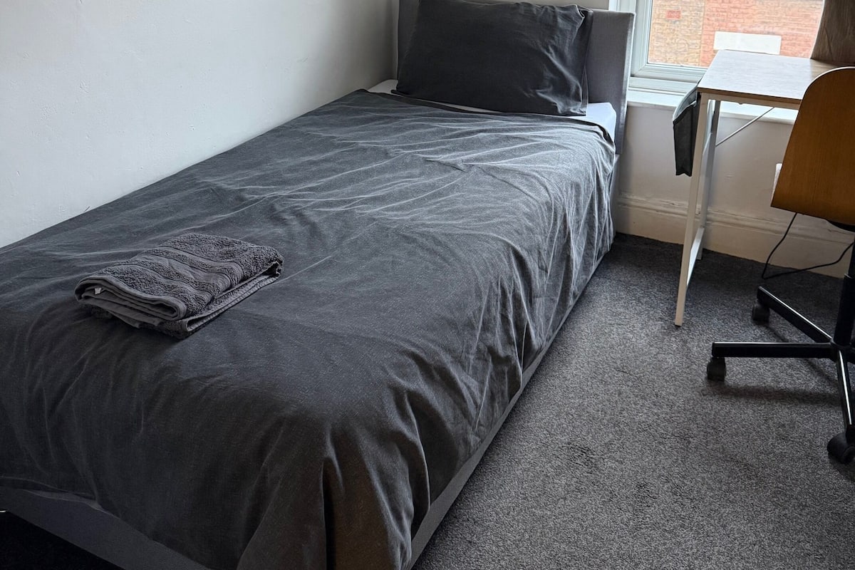 Desk, laptop workspace, free WiFi