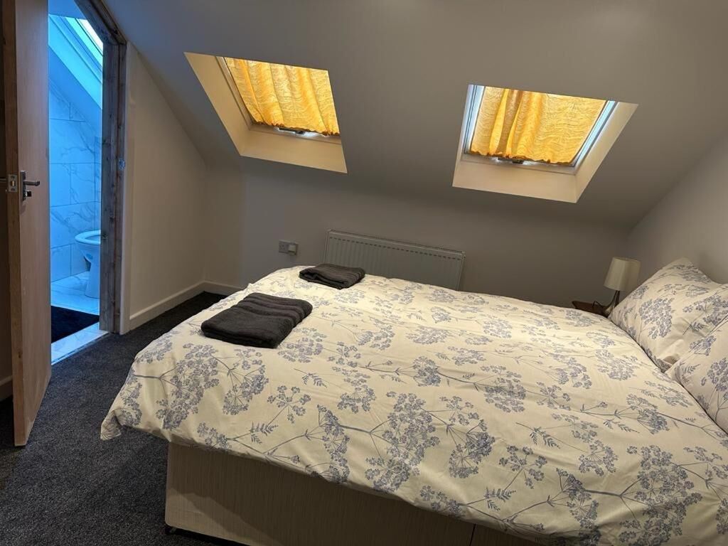 Escrivaninha, espaço de trabalho para notebook, Wi-Fi de cortesia