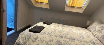 Luton Homestay near AIRPORT 