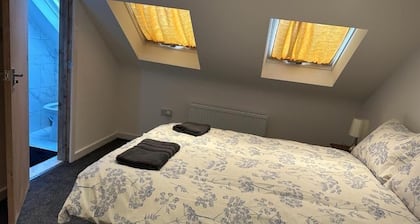 Luton Homestay near AIRPORT