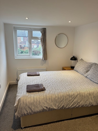 Luton Homestay near AIRPORT 