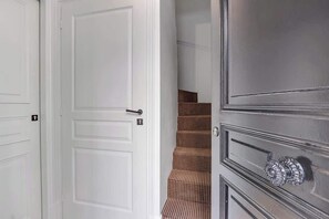 Interior - A French Chic Apartment in Saint Germain (Paris)