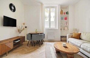 TV, offices - A Quiet 1-BR/1BA in Bastille - Ile St-Louis 2 (Paris)