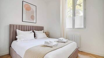 Ferros/tábuas de passar roupa, berço de viagem, Wi-Fi, roupa de cama