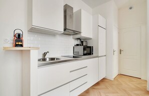 冷蔵庫、電子レンジ、コンロ、食器洗い機