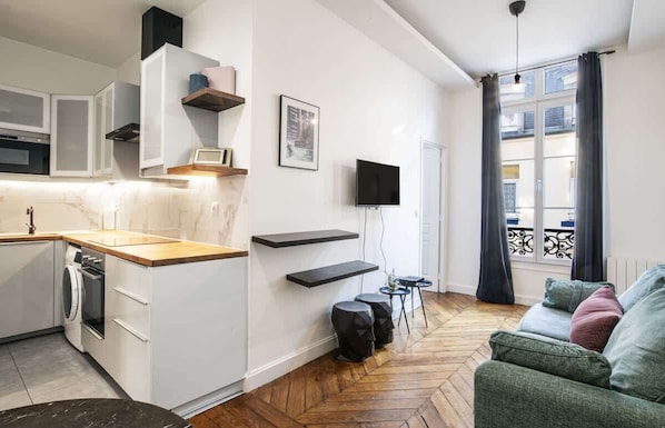 Interior - A Sweet 2-BR/2BA in Louvre-Rivoli (Paris)