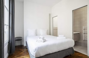 2 bedrooms, iron/ironing board, travel cot, WiFi - A Sweet 2-BR/2BA in Louvre-Rivoli (Paris)