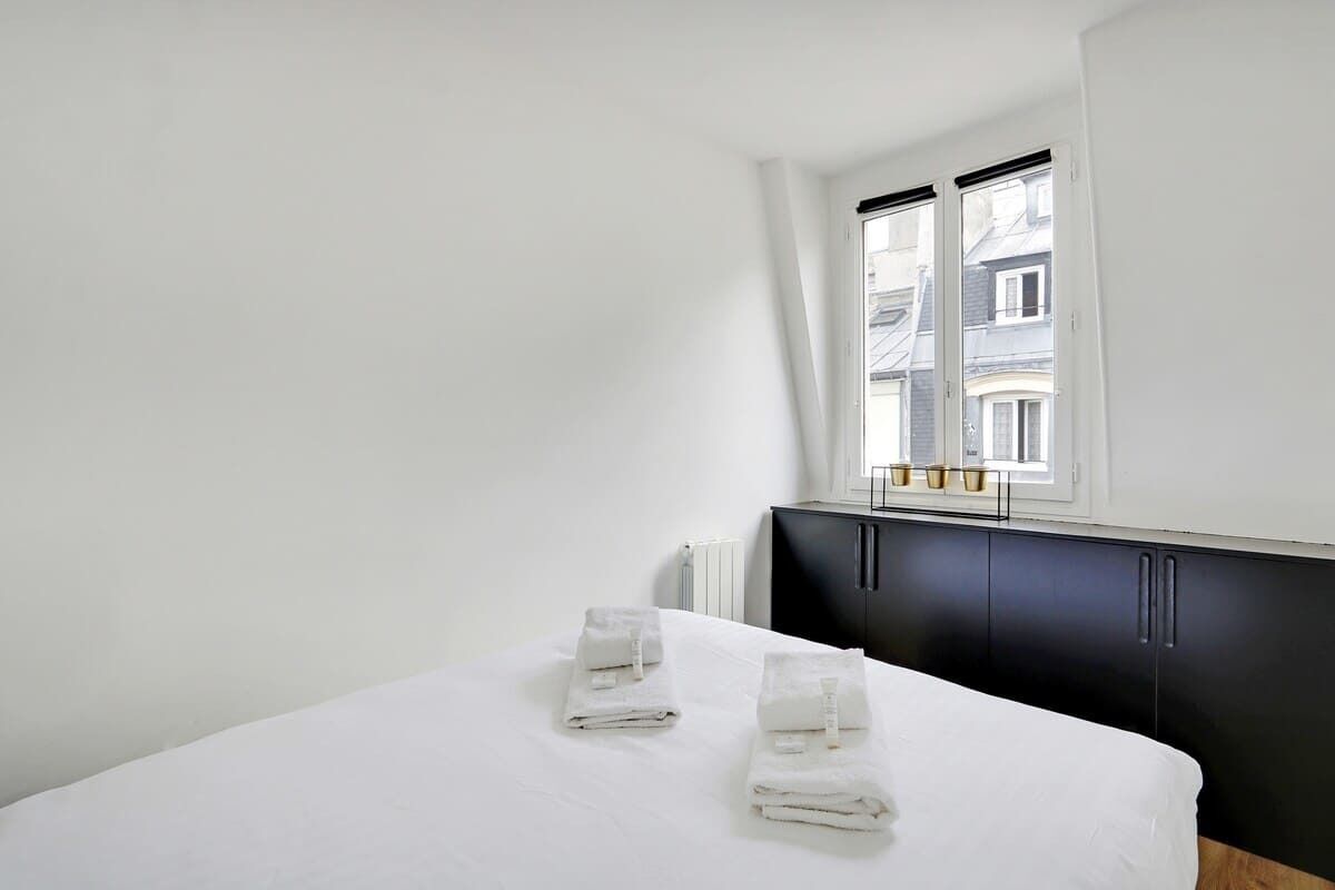 Fer et planche à repasser, lit parapluie, Wi-Fi, draps fournis