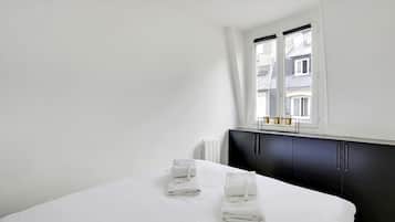 Fer et planche Ă repasser, lit parapluie, Wi-Fi, draps fournis