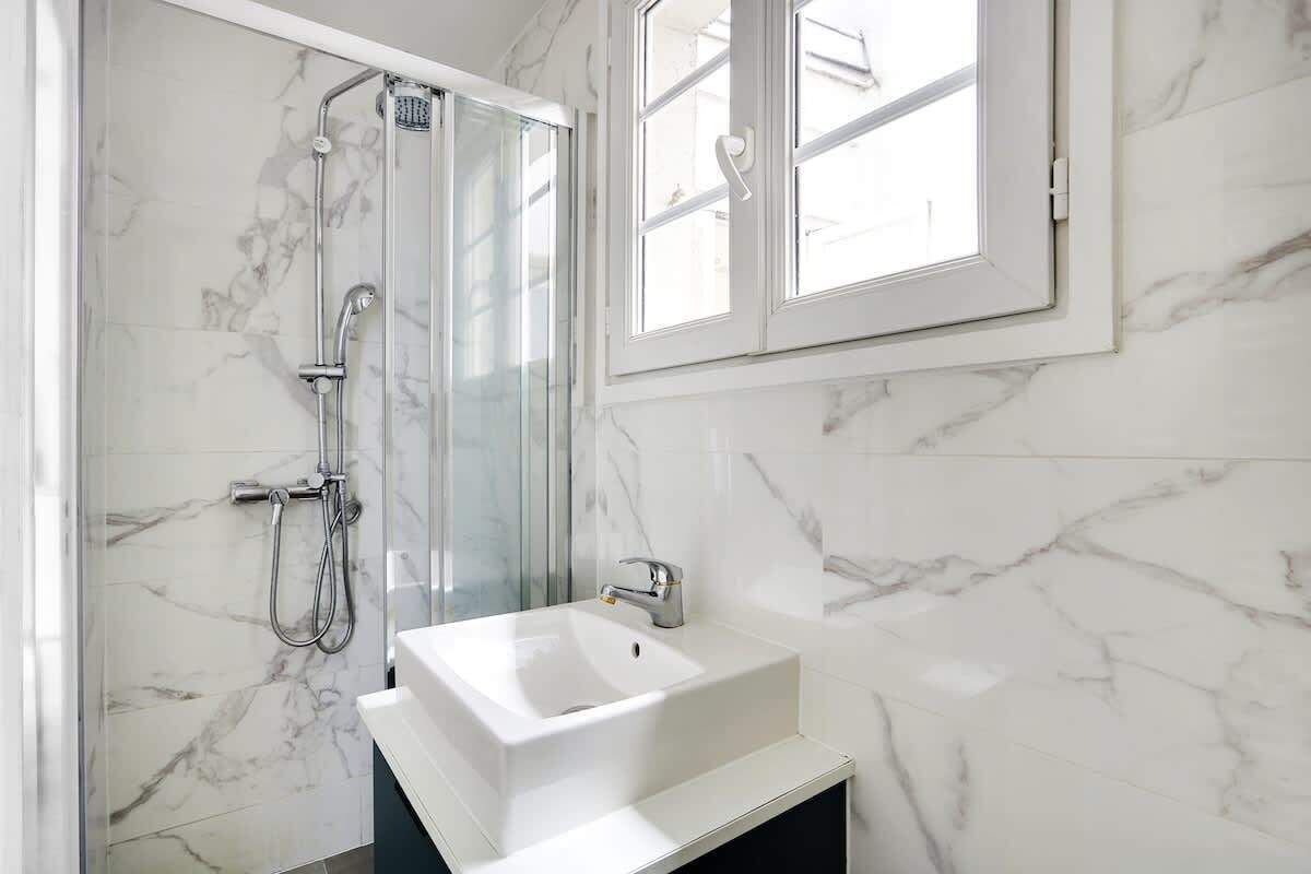 Douche, sèche-cheveux