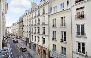 View from property - A Bright 1-BR in Grands Boulevards (Paris)