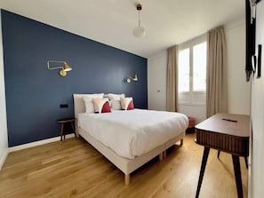 Iron/ironing board, travel cot, WiFi, bed sheets - A Wonderful 1-BR in Grands Boulevards (Paris)