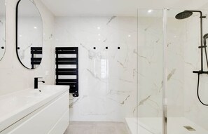 Een douche, een haardroger