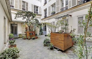 Terrace/patio - A Stunning 2-BR in the 9th district- Folies (Paris)