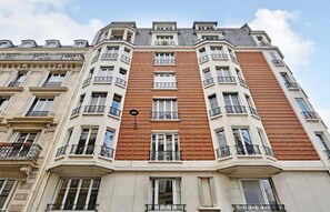 Exterior - A Comfortable 1-BR/1BA in Saint-Michel (Paris)