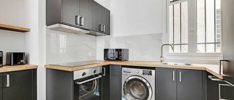 Fridge, microwave, oven, stovetop