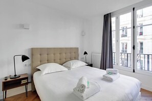Iron/ironing board, WiFi, bed sheets - A Stunning 1-BR in St-Michel Notre Dame (Paris)