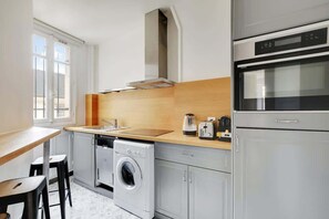 Coffee/tea maker, fridge, microwave, stovetop - A Superb 2-BR in St Michel Notre Dame (Paris)