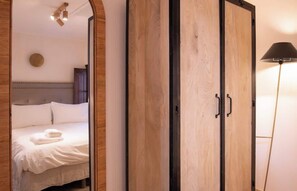 Bügeleisen/Bügelbrett, Reisekinderbett, Bettwäsche
