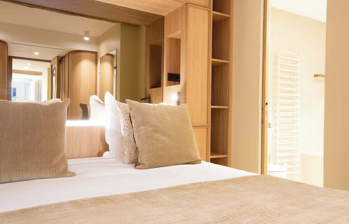 Iron/ironing board, travel crib, bed sheets