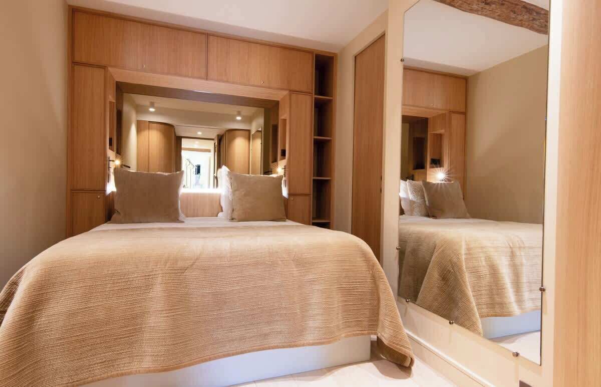 Strykejern/-brett, reiseseng for barn og sengetøy