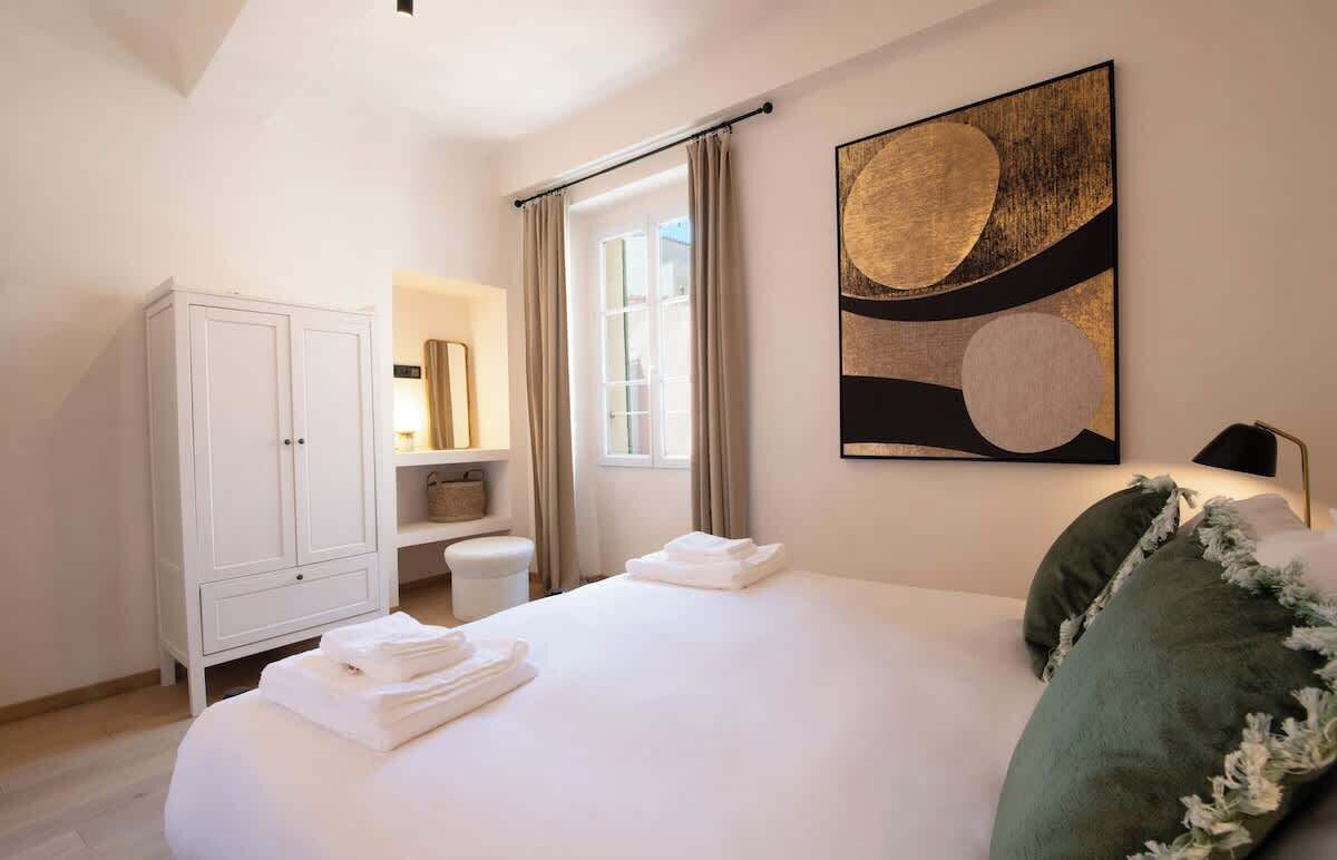 Iron/ironing board, travel crib, bed sheets