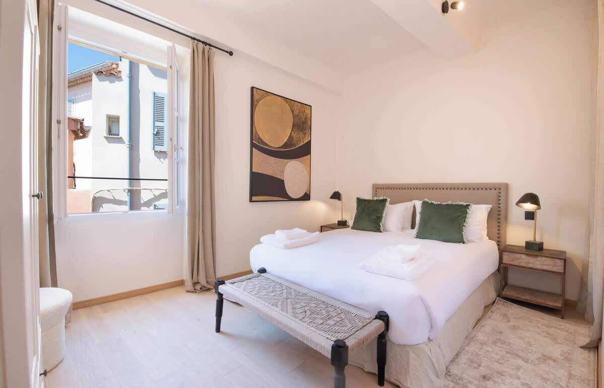 Iron/ironing board, travel crib, bed sheets