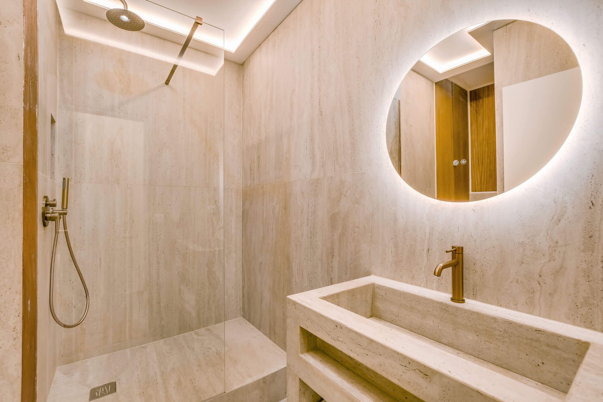 Shower, hair dryer, shampoo