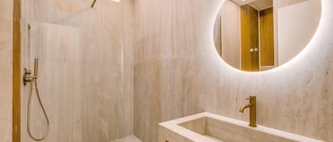 Shower, hair dryer, shampoo