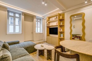 TV, offices - A Sublim 1-BR Apartment - Saint Germain (Paris)