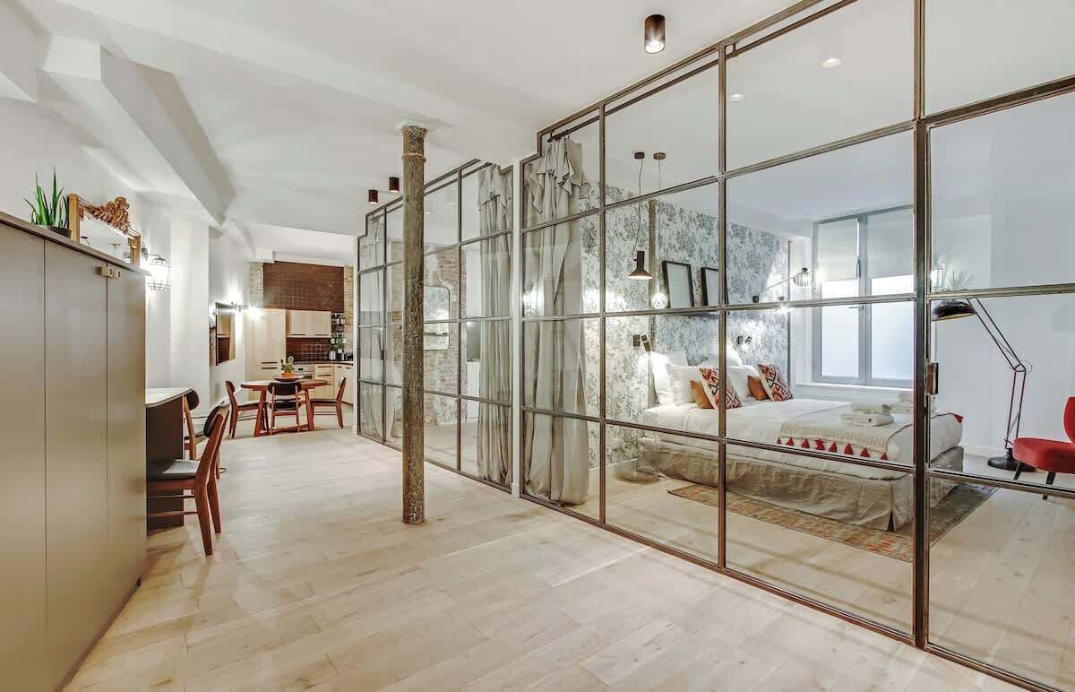 Fer et planche à repasser, lit parapluie, Wi-Fi, draps fournis