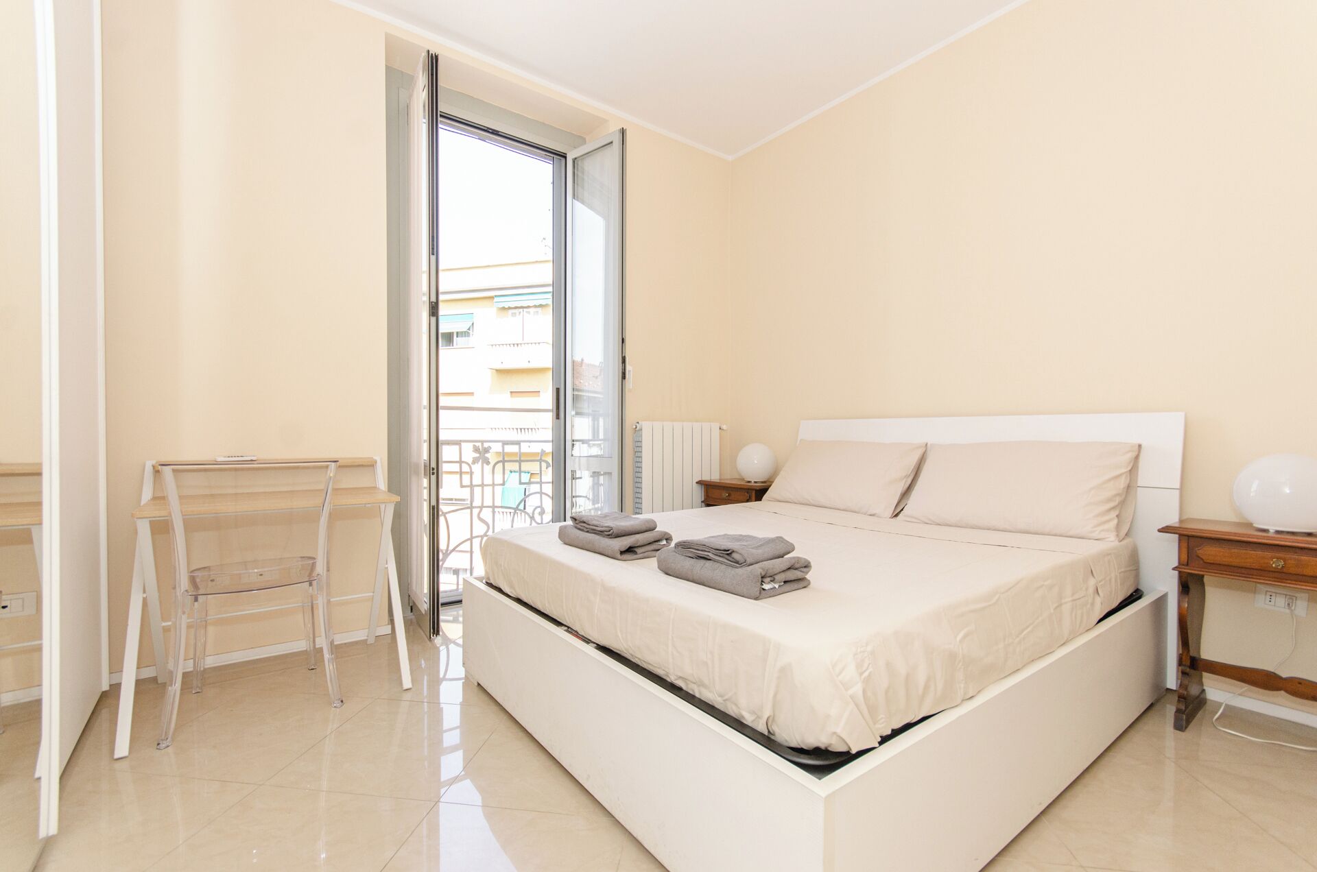 Tabla de planchar con plancha y internet 