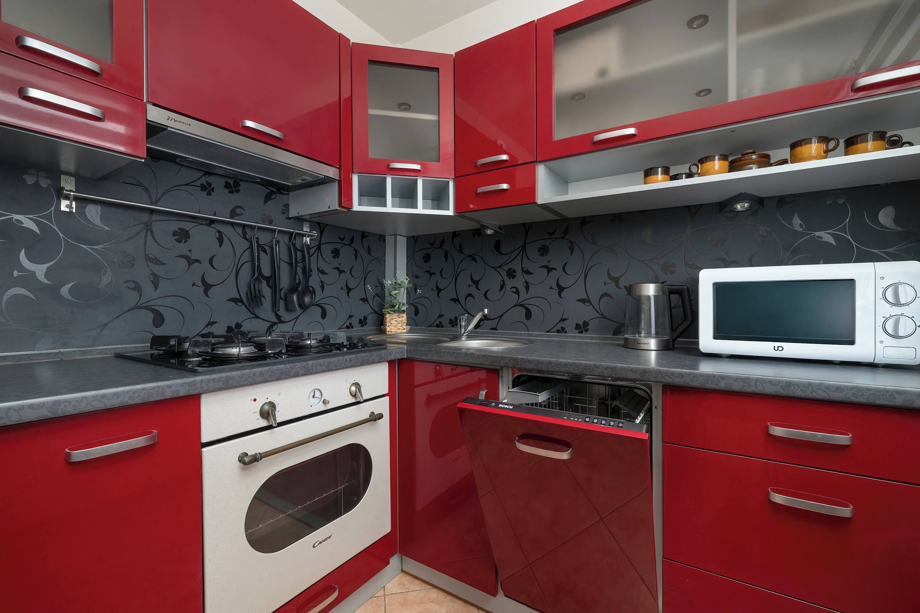 Kühlschrank, Mikrowelle, Ofen, Herdplatte