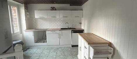 Kylskåp, mikrovågsugn, ugn och spishäll