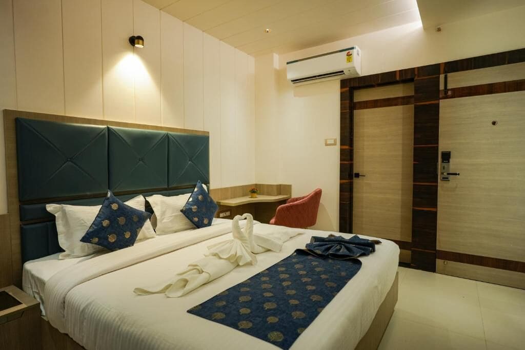 Deluxe Double Room | Desk, laptop workspace, iron/ironing board