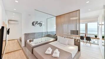 Junior Suite, Sea View | Kalis bunyi, seterika/papan seterika, Wi-fi percuma