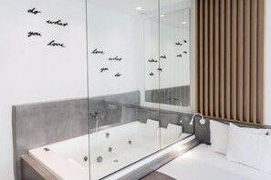 Phòng Suite Junior | Bồn tắm thủy lực