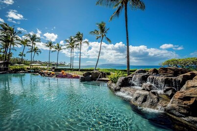 Wailea Beach Villas K207 Luxury 2-Bed Penthouse with Partial Ocean Views