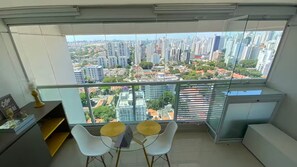 Interior - Apartment in Brooklin: Beautiful neighborhood view, garage, 2 swimming pools, gym and tennis court. (São Paulo)