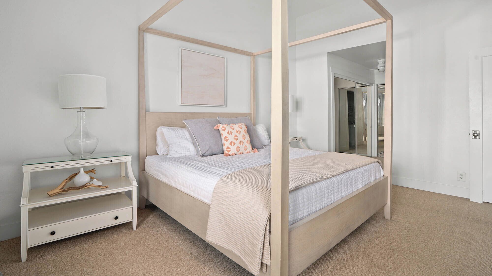 Fer et planche à repasser, accès Internet, draps fournis